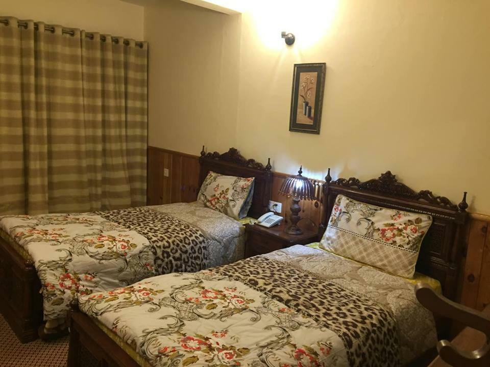 Embassy Villa Suites Karimabad  エクステリア 写真