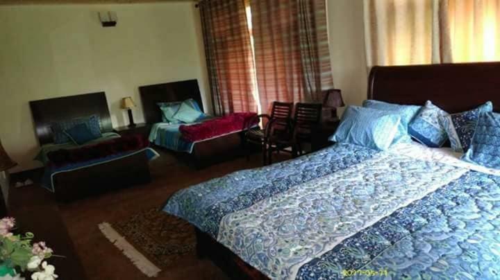 Embassy Villa Suites Karimabad  エクステリア 写真