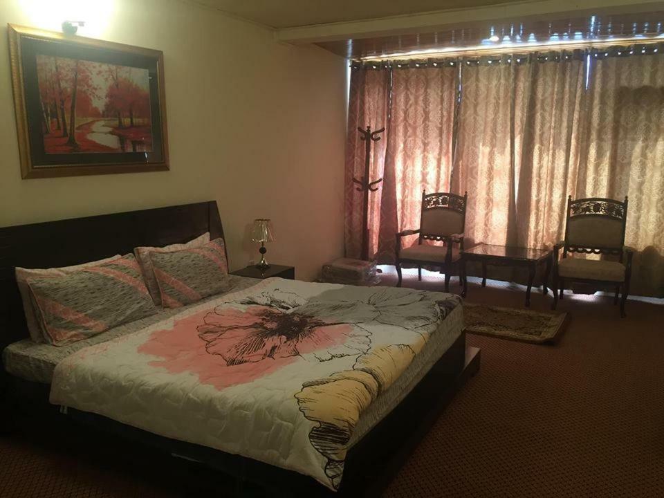 Embassy Villa Suites Karimabad  エクステリア 写真