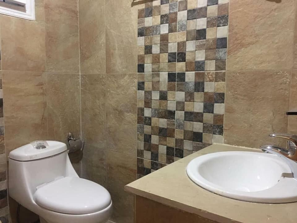 Embassy Villa Suites Karimabad  エクステリア 写真