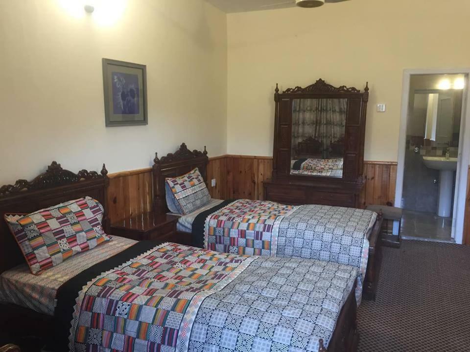 Embassy Villa Suites Karimabad  エクステリア 写真